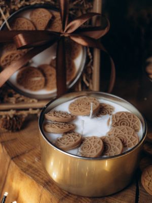 Piparkūku svece zelta traukā